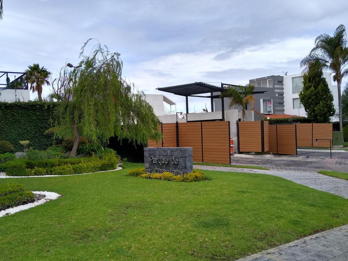 Habitacion Matrimonial Con Cama Y Sofa Para Cuatro Personas Tlaxcalancingo Eksteriør billede