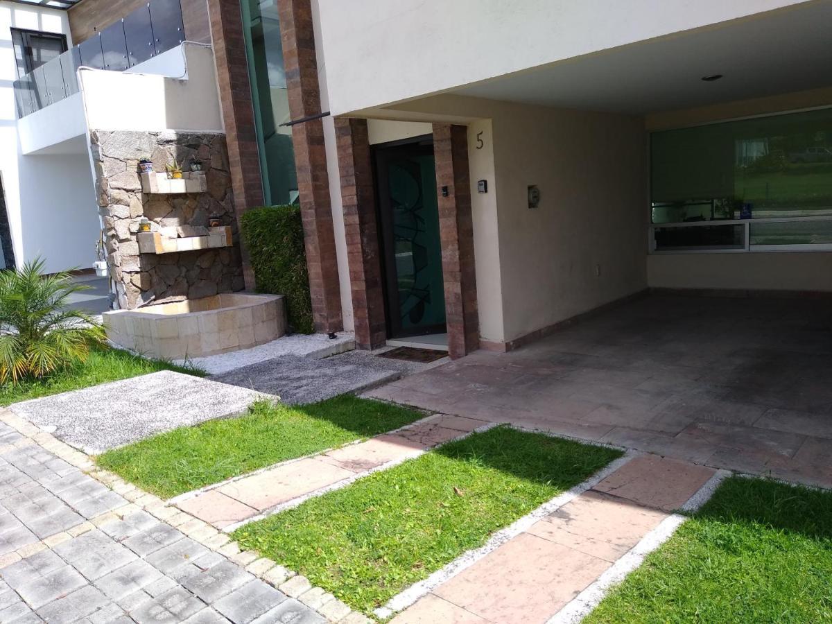 Habitacion Matrimonial Con Cama Y Sofa Para Cuatro Personas Tlaxcalancingo Eksteriør billede
